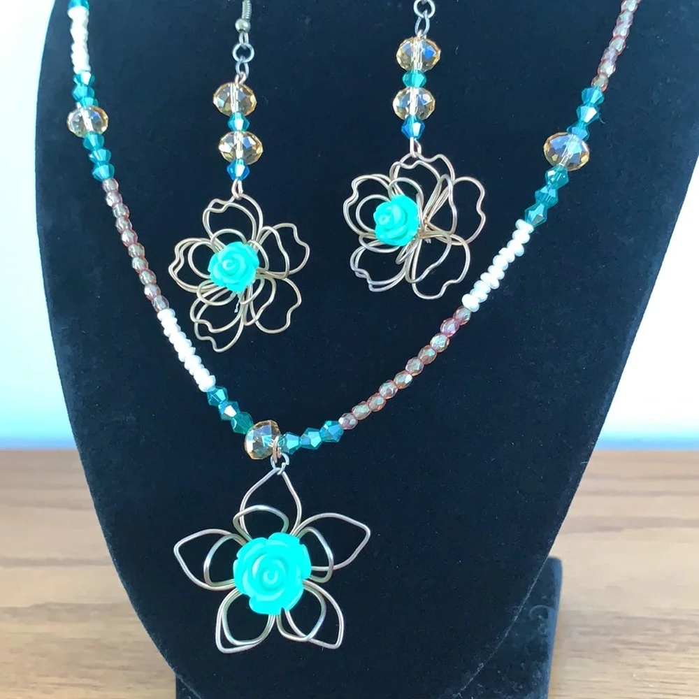🌺Beautiful unique set with real pearls, Crystal & Czech glass 🌺 NWOT - Picture 4 of 9